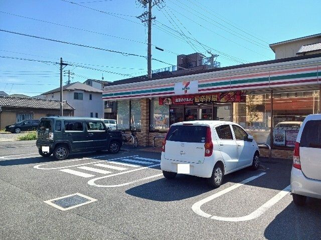 近くのセブンイレブン名西通1丁目店まで440m（徒歩6分）