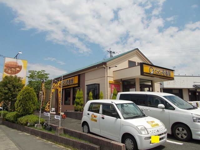 近くの飲食店まで450m（徒歩6分）