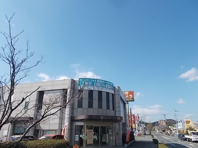 近くの銀行まで500m（徒歩7分）