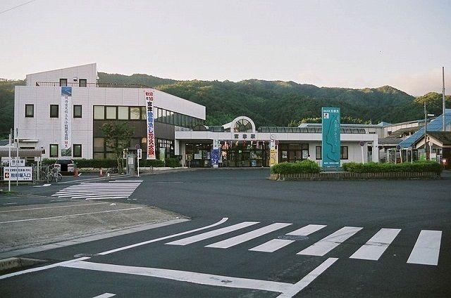 近くの駅まで400m（徒歩5分）