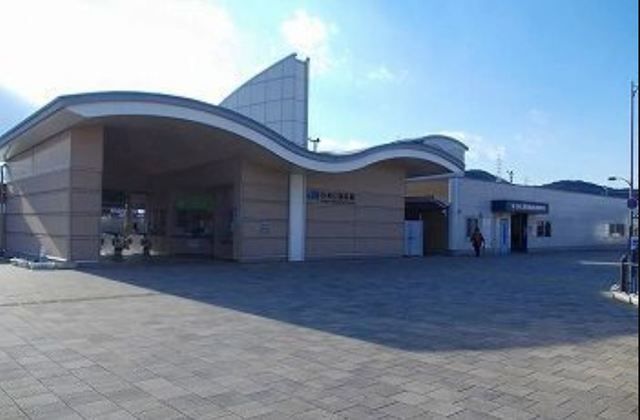 近くの駅まで450m（徒歩6分）