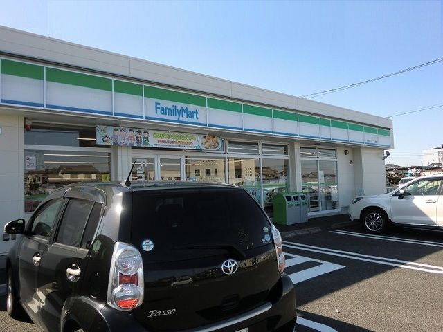 近くのコンビニまで650m（徒歩9分）