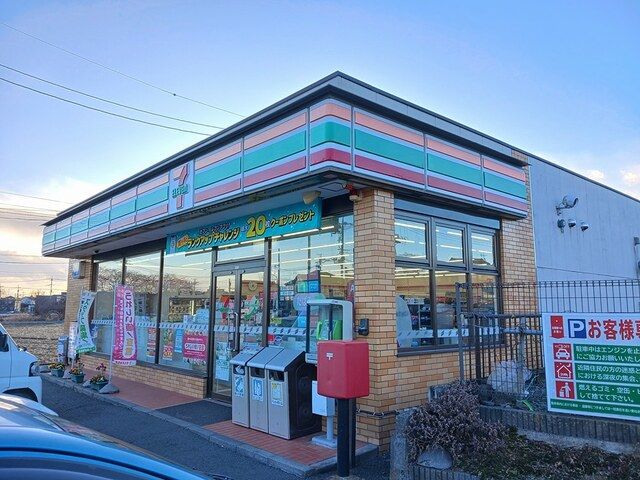 近くのコンビニまで550m（徒歩7分）
