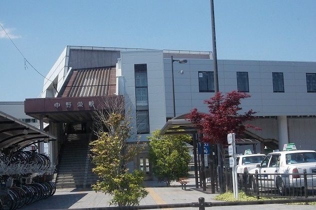 近くの駅まで2,200m（徒歩28分）