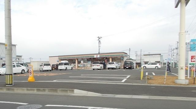 近くのコンビニまで850m（徒歩11分）