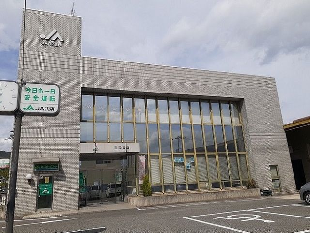 近くの施設まで700m（徒歩9分）