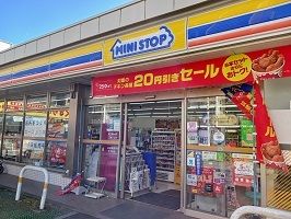 近くのミニストップまで450m（徒歩6分）