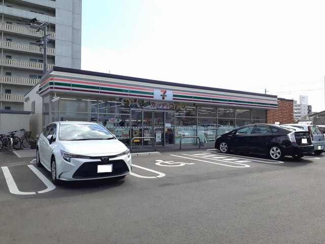 近くのセブンイレブン愛敬町店まで290m（徒歩4分）