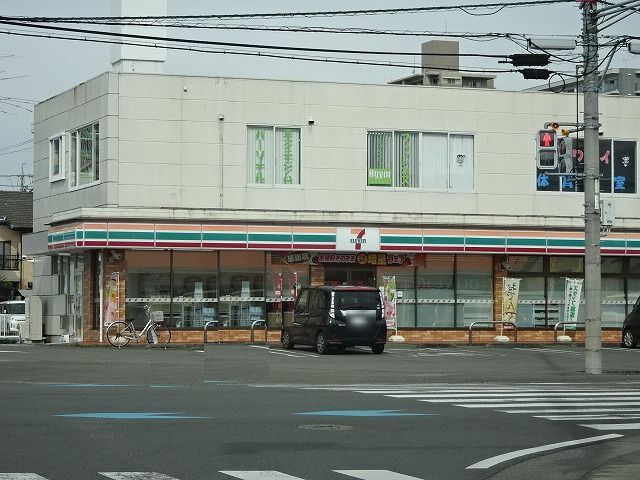 近くのセブンイレブン　田沼店まで700m（徒歩9分）