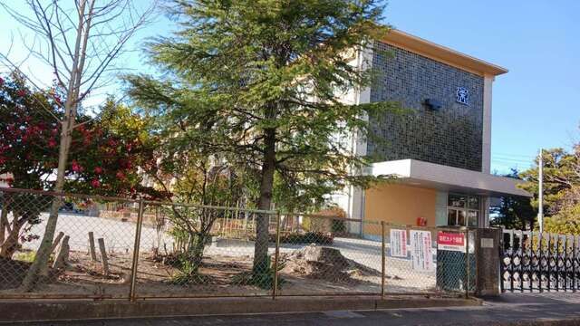 近くの東栄小学校まで350m（徒歩5分）