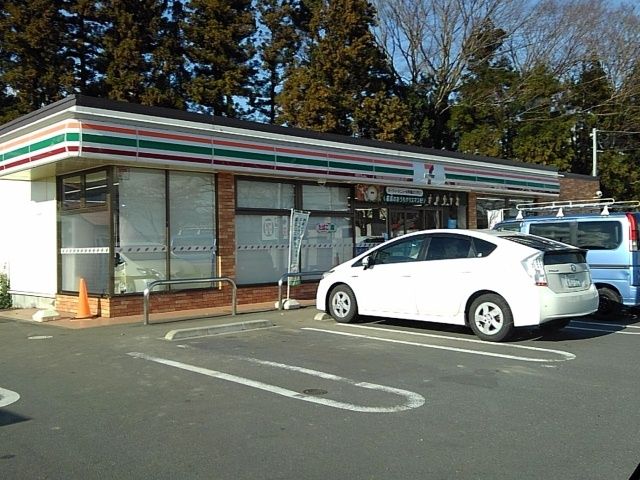 近くのコンビニまで650m（徒歩9分）