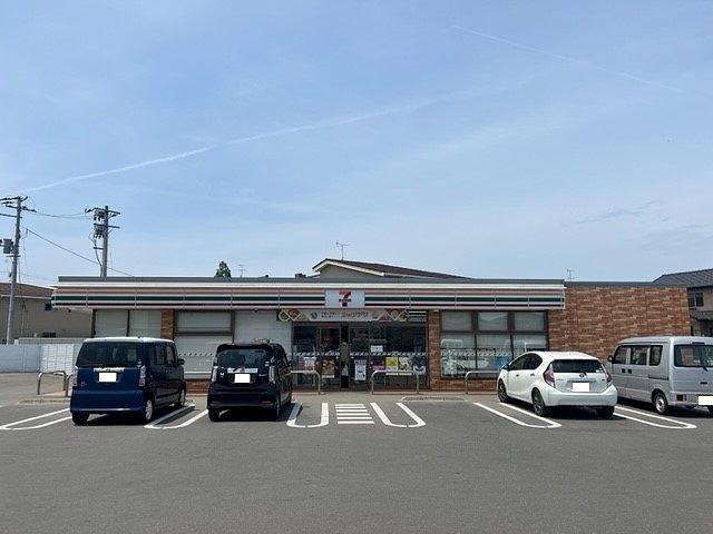 近くのコンビニまで550m（徒歩7分）