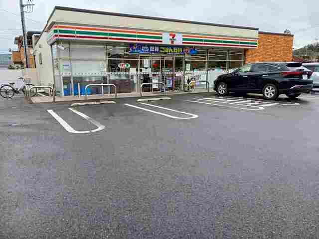 近くのコンビニまで800m（徒歩10分）