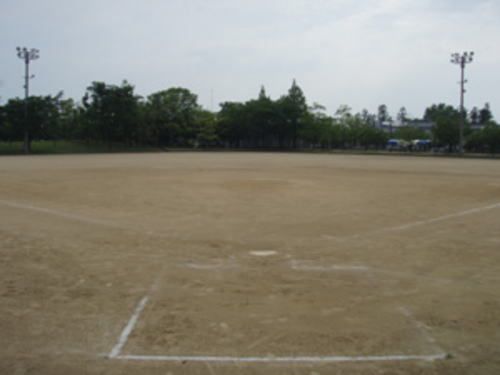 近くの公園まで290m（徒歩4分）