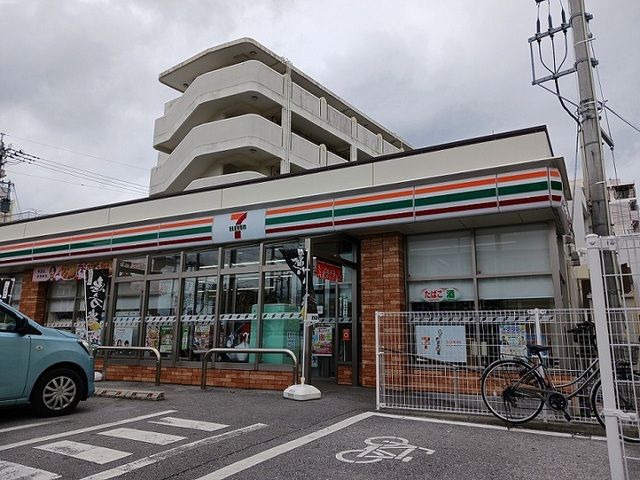 近くのセブンイレブン那覇楚辺店まで70m（徒歩1分）