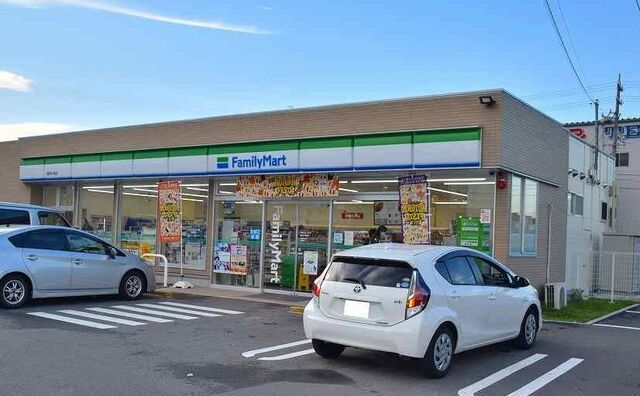 近くのコンビニまで170m（徒歩3分）