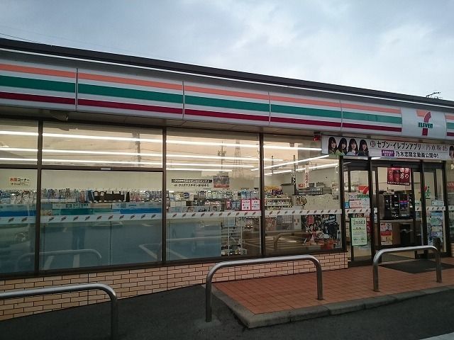 近くのコンビニまで950m（徒歩12分）