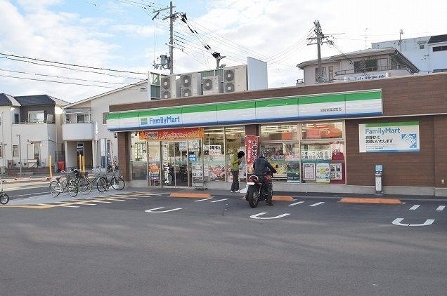 近くのコンビニまで650m（徒歩9分）