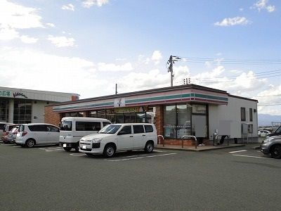 近くのセブンイレブンまで700m（徒歩9分）