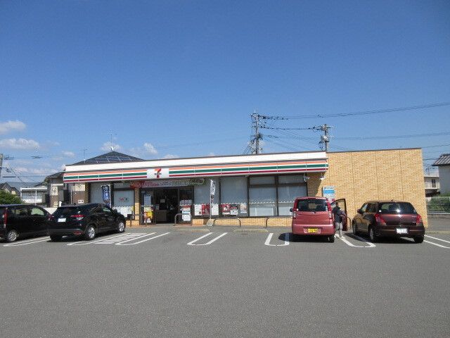 近くのコンビニまで550m（徒歩7分）