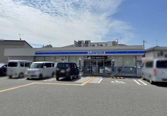 近くのコンビニまで650m（徒歩9分）