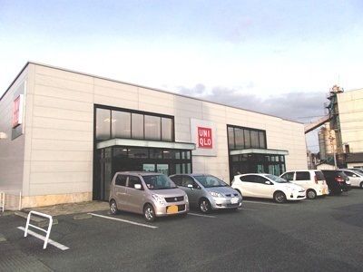 近くの施設まで2,400m（徒歩30分）