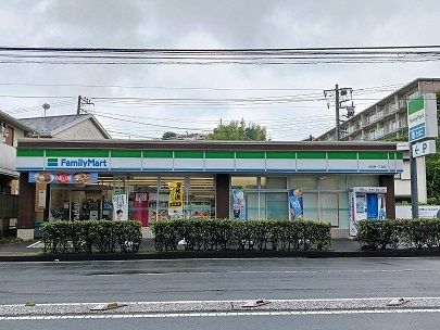 近くのコンビニまで94m（徒歩2分）