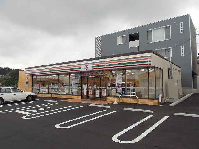 近くのコンビニまで550m（徒歩7分）