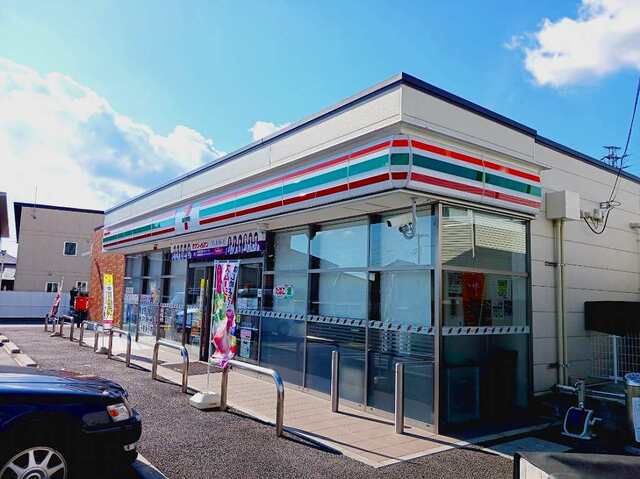近くのコンビニまで1,000m（徒歩13分）