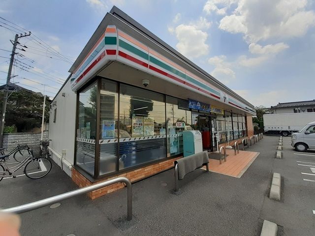 近くのセブンイレブンまで700m（徒歩9分）
