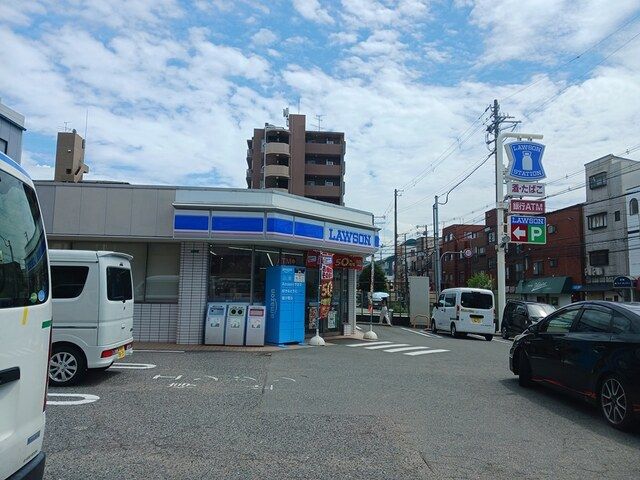 近くのコンビニまで324m（徒歩5分）