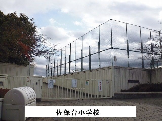 近くの小学校まで800m（徒歩10分）