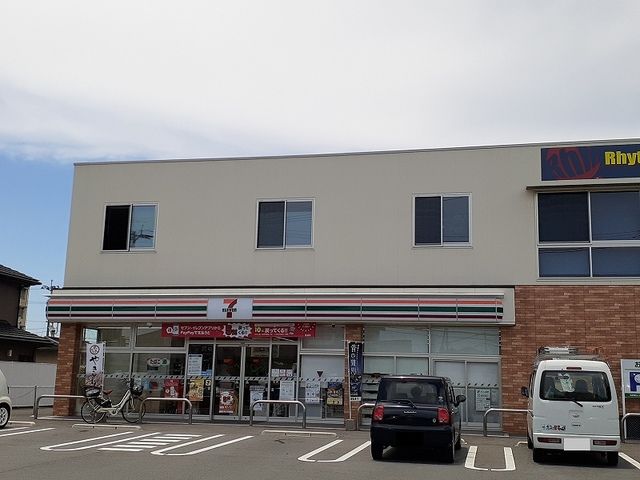 近くのセブンイレブン薄場２丁目店まで1,100m（徒歩14分）