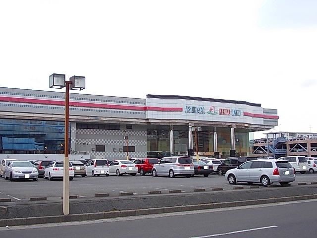 近くの施設まで1,300m（徒歩17分）