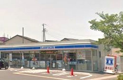 近くのコンビニまで300m（徒歩4分）