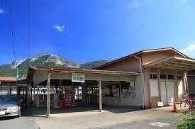 近くの駅まで1,000m（徒歩13分）