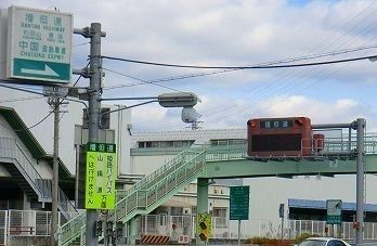 近くの施設まで2,100m（徒歩27分）