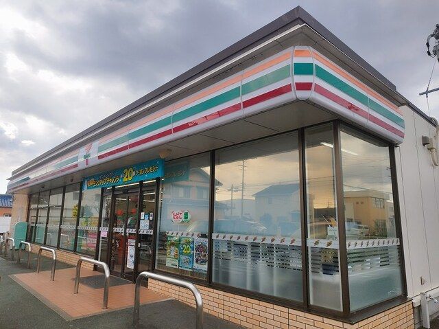 近くのセブンイレブンまで550m（徒歩7分）