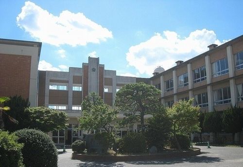 近くの米子市立義方小学校まで750m（徒歩10分）
