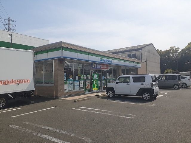 近くのコンビニまで400m（徒歩5分）