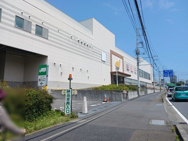 近くのスーパーまで304m（徒歩4分）