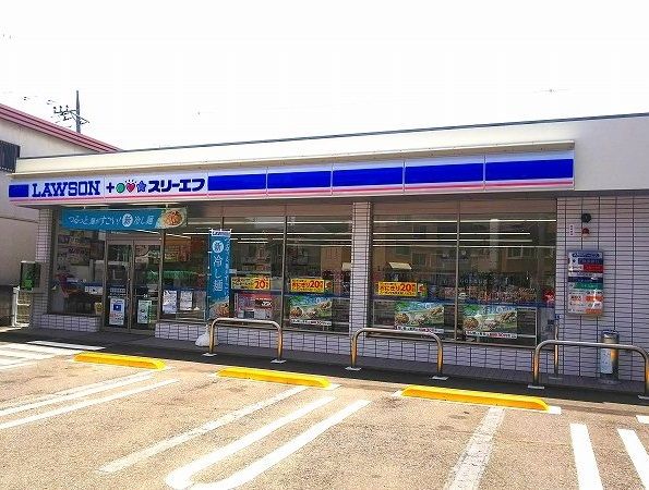 近くのコンビニまで110m（徒歩2分）