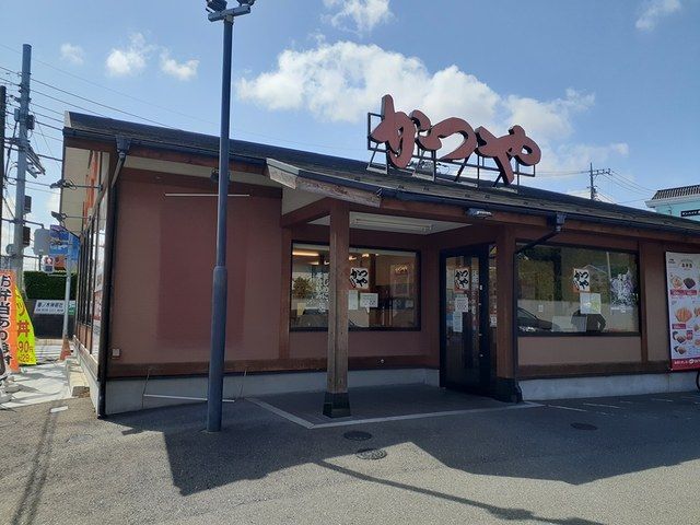 近くのかつやまで450m（徒歩6分）