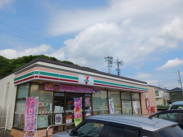 近くのコンビニまで170m（徒歩3分）