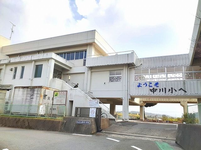 近くの小学校まで650m（徒歩9分）