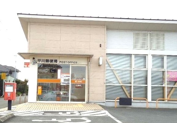 近くの郵便局まで1,000m（徒歩13分）