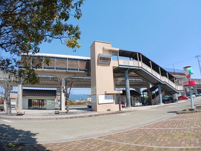 近くの駅まで896m（徒歩12分）