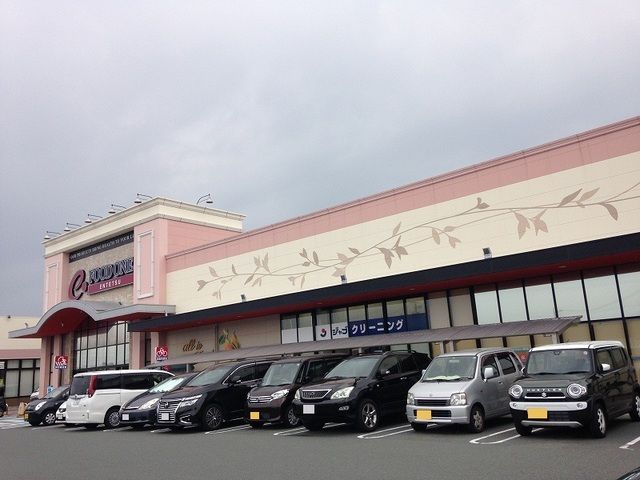 近くのスーパーまで850m（徒歩11分）