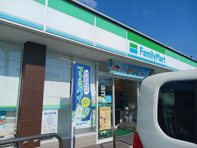 近くのファミリーマート堺美原小寺店様まで761m（徒歩10分）