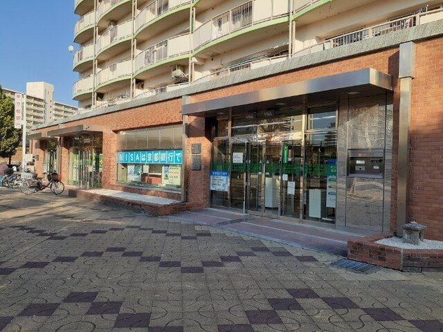 近くの銀行まで300m（徒歩4分）